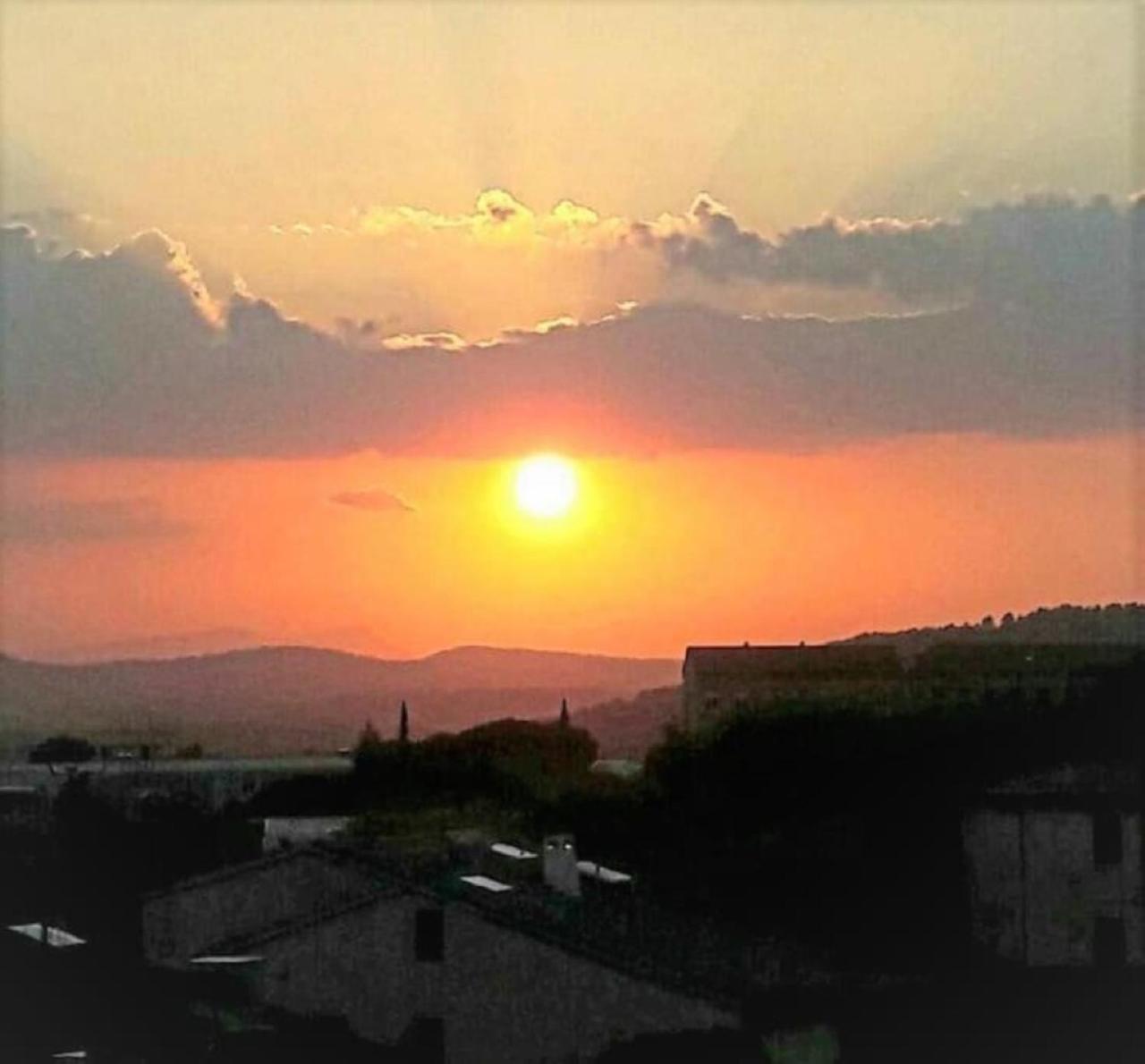 Duplex De Charme Avec Terrasse Au Coeur Du Village Lorgues Buitenkant foto